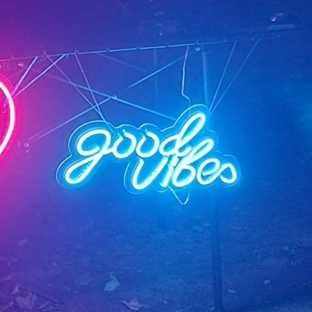 LED Wall Light – “Good Vibes” Neon Sign USB & Battery Powered (Blue)